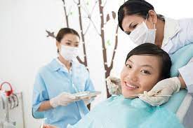 Merawat implan gigi sangat mudah, sama halnya dengan merawat gigi asli yaitu dengan menjaga kebersihannya, sikat gigi secara teratur, kontrol ke dokter gigi 6 bulan sekali. 5 Langkah Perawatan Gigi Ini Ampuh Hindari Gigi Berlubang Alodokter