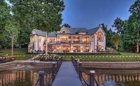 luxury lakefront homes in