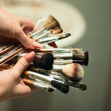 5 jenis brush makeup yang wajib dibawa