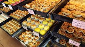 Chinese cakes at Tai Tung Bakery in Yuen Long. | Food, Food guide ...