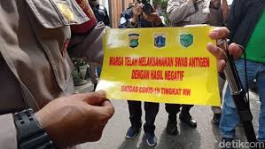 Наклейки на телефон # стикеры. Menengok Stiker Tanda Warga Pulang Mudik Di Sunter Agung Jakut