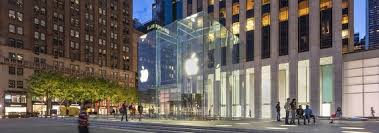 From now on, the company says, its stores are town squares. moments before unveiling the iphone x, apple executives introduced its new concept: Apple Cube 5th Avenue In New York All Glass Design Seele