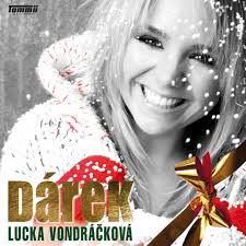 V listopadu roku 2015 vydala své první, eponymní, album, kterému v srpnu vyšel první singl nafrněná s klipem, který natočila tereza kopáčová. Lucie Vondrackova Michal Kozelka Play On Anghami