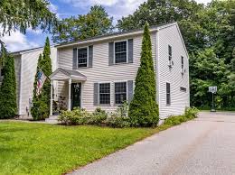 homes near kennebunk high