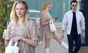 Born 21 february 1996) is an english actress. Sophie Turner Steps Out With Beau Joe Jonas Amid Claims She Is Pregnant Daily Mail Online