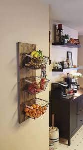 Une inspiration de petite cuisine avec des étagères ouvertes pour le rangement (et l'. 31 Idees Geniales Pour Organiser Votre Petite Cuisine