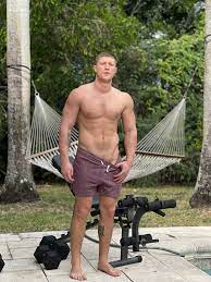 TW Pornstars - 1 pic. The Oliver Flynn. Twitter. Outdoor workouts are the  best. 3:14 PM - 15 Mar 2023