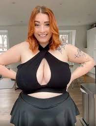 I'm a redhead with big boobs - people say I look great whether I'm wearing  a bulky T-shirt or a crop top | The Irish Sun