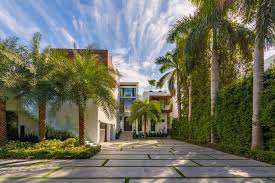 Miami beach studio at a prime location!!! Miami Fl Luxury Real Estate Homes For Sale