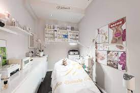 Find beauty salons near you. Roofia Beauty Salon