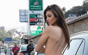 Chica desnuda en gasolinera video de instagram