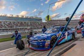 And as nascar heads into its final weekend of 2012, with both viewer interest and sponsor dollars on flimsy foundations, it's about time to confront the issue nascar has danced around for decades: This Year S Daytona 500 Was A Beta Test For The Future Of Nascar The Verge