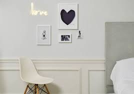 to hang picture frames without drilling