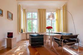 Die auswahl an möblierten wohnungen ist hier groß und reicht vom opulenten stuckaltbau bis zum minimalistischen atelier. Moblierte Wohnung In Berlin Charlottenburg
