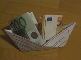 Frisches geld ab 2019 hier sind der neue 100 und 200 euro schein. Geld Wachst Nicht Auf Baumen Sondern Auf Dem Baumwollfeld