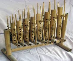 Alat musik yang terbuat dari bambu ini dimainkan dengan cara digetarkan atau digoyangkan. Alat Musik Tradisional Indonesia Jenis Daerah Dan Fungsi