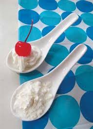 Berbeda dengan whipped cream cair, whipped cream bubuk dapat disimpan kembali setelah digunakan. Mengocok Whipped Cream Bubuk