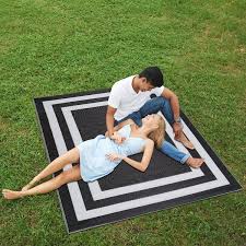 playa rug paris lightweight reversible recycled plastic outdoor floor mat rug 5 x7 black white