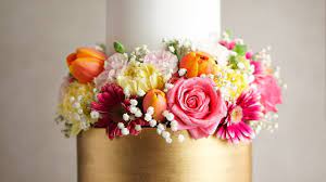 fresh flowers on a wedding cake