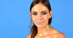 does your makeup look oily after a few