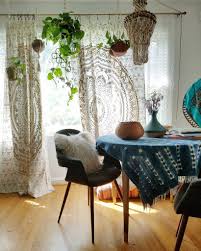 how to decorate with tapestries a
