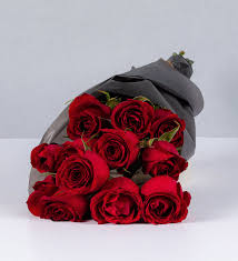bouquet of 12 red roses