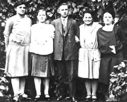 086-0088 Roddau Perkuiken 1931. Im Bild von links Margot Sommer ...