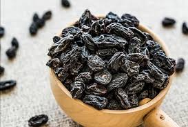 रोजाना काली किशमिश खाने के जबरदस्त फायदे, दांतों से लेकर हड्डियों तक के लिए  है लाभदायक - Black Raisins Benefits For Teeth - Amar Ujala Hindi News Live