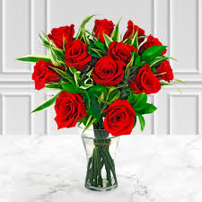 deluxe red rose bouquet 12 rose