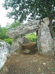 Le dolmen de Curton � #Jugazan #33 #33420