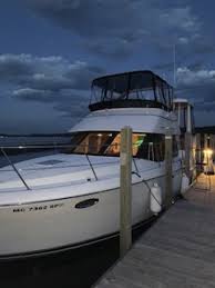 Below deck, the 356 can sleep eight adults with a master stateroom aft, a convertible dinette, an optional flexsteel sofa and a complete forward stateroom. 2004 Used Carver 356 Aft Cabin Motor Yacht For Sale 129 900 Charlevoix Mi Moreboats Com