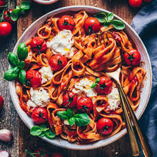 creamy tomato pasta al pomodoro vegan