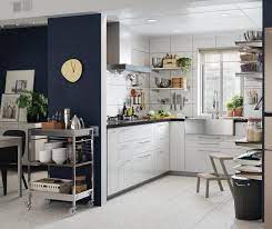 Banyak jasa desain & pembuatan kitchen set minimalis yang tahu soal ini, sehingga trend kitchen set minimalis juga terus dipilih sebagai juaranya. Desain Kitchen Set Minimalis 2020 Graha288