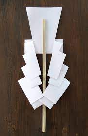 神社 の 白い 紙