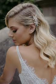 how to accessorise a lace wedding dress
