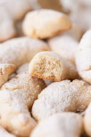 almond crescent cookies recipe