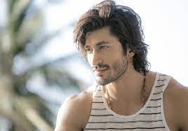 Vidyut Jammwal - Sometimes the warm sunshine does it for you! #Bliss  #MagicLight #Warm #ActionHero #POTD #HaiderKhan #HaiderKhanPhotography |  Facebook