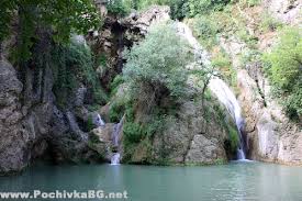 Есть огромное количество водопады в болгарии но так, чтобы подъехать на машине почти к водопаду, это большая редкость. Chudesata Na Prirodata Hotnishki Vodopadi I Pesherata Bacho Kiro