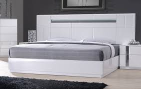 A white king bedroom set pairs well with just about any decor, making personalization a breeze. J M 17853 K Palermo White Lacquer With Chrome Accents King Size Bedroom Set Furniture Bedroom Furniture Deesidecan Org Uk