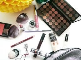 what s in my travel makeup bag