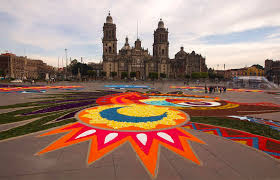 300 volunteers lay giant carpet in