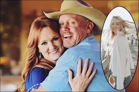 Ree drummond's daughter alex will have 2 wedding cakes—get all the details on her upcoming nuptials. Ree Drummond S Daughter Paige Drummond Was Born On 31st Of October 1999 With Husband Ladd Drummond She Has Got Three Sibling Ladd Drummond Drummond Daughter