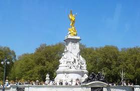 On top of the memorial is a golden statue of victory with 2 seated figures. Reminded Me Of Roman Statues Review Of Queen Victoria Memorial London England Tripadvisor
