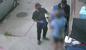 robbers targeting pedestrians wearing