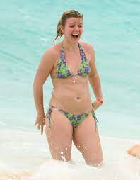 Celebrity Kelly Clarkson Body Type Three - In the Ocean