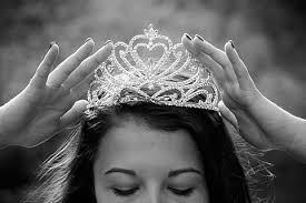 hd wallpaper woman holding crown on