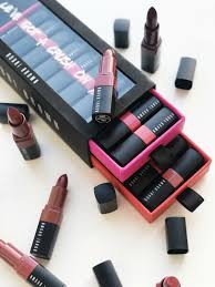 flattering finish lipstick trend