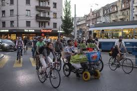 A critical mass is the smallest amount of fissile material needed for a sustained nuclear chain reaction. Critical Mass Velo Demo In Zurich Mit Tausenden Von Teilnehmern