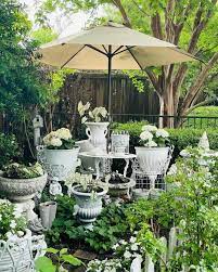 26 Garden Décor Ideas That Complement