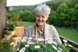 4 benefits of gardening for seniors in